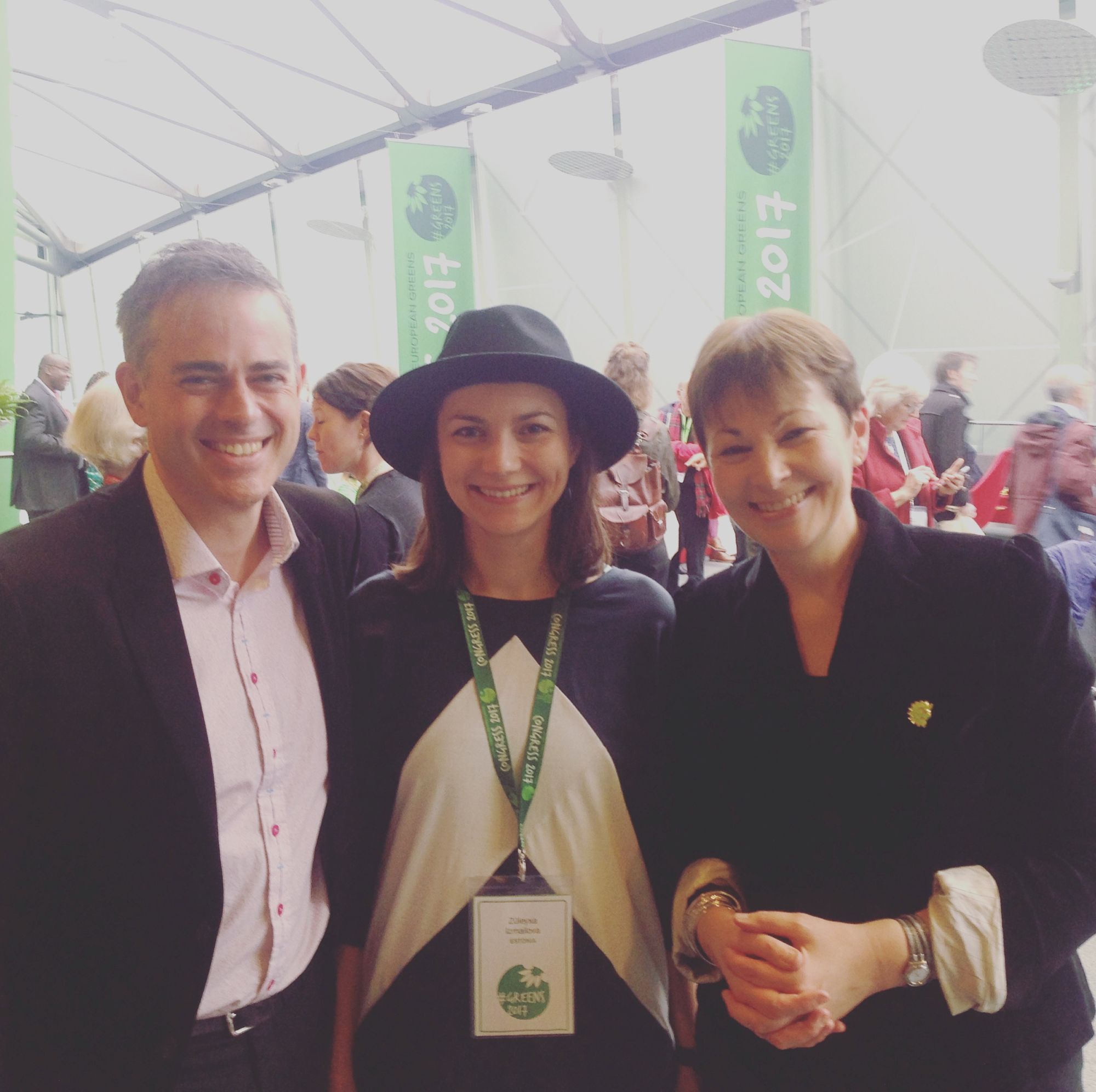 Z.Izmailova Maailma Roheliste 2017 kongressil Liverpoolis koos Suurbritannia Roheliste kaasjuhtide Caroline Lucase ja Jonathan Bartleyga