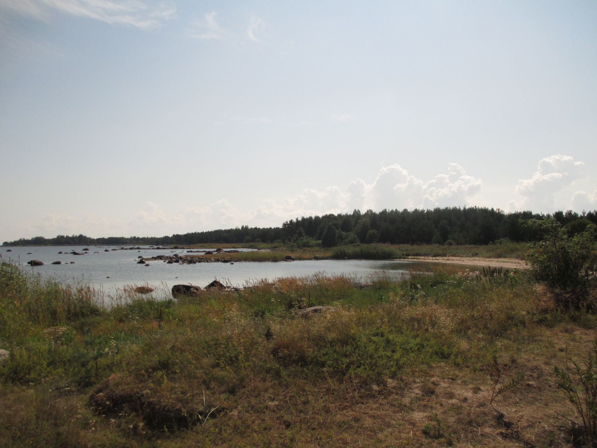 Rahulik ja ujumiseks sobilik lõugas Soome-poolsel kaldal.