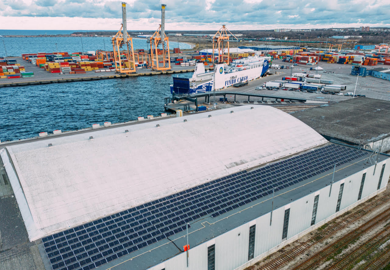 HHLA TK Estonia paigaldas kahe laohoone katusele päikesepaneelid