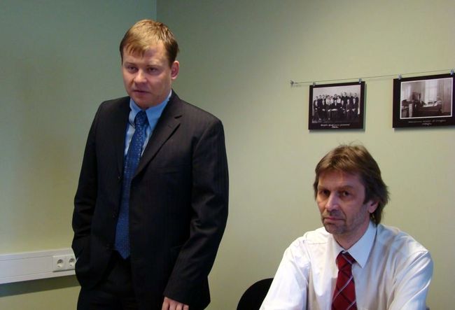 Kristjan Rahu (Tallinna Küte) ja Andres Taukar (Väo Elektrijaama juhatuse liige) ajakirjanikele korraldatud pressikonverentsil.